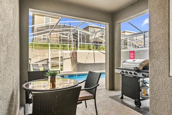 Sleeps 10 *Private Pool *FREE Waterpark Access! - Image 2