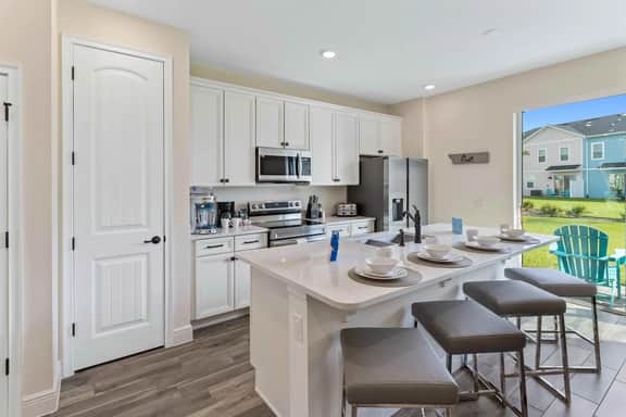 Cottage Retreat 3BR w Free Parking near WDW - Image 3