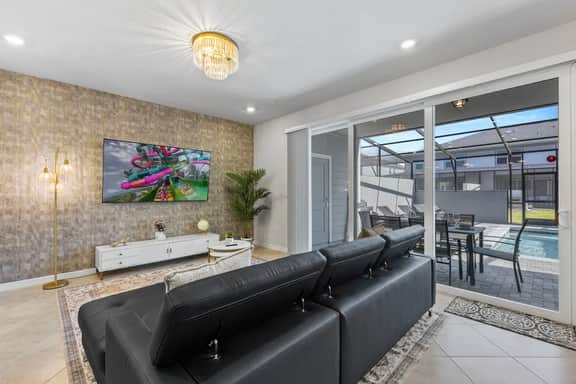 Clermont Loft w/ Arcade |5BR Townhouse Near Disney - Image 2
