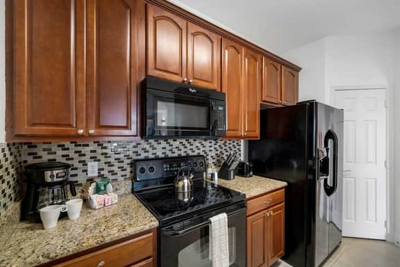 Spacious 3BR Condo Near Orlando's Top Attractions - Image 4