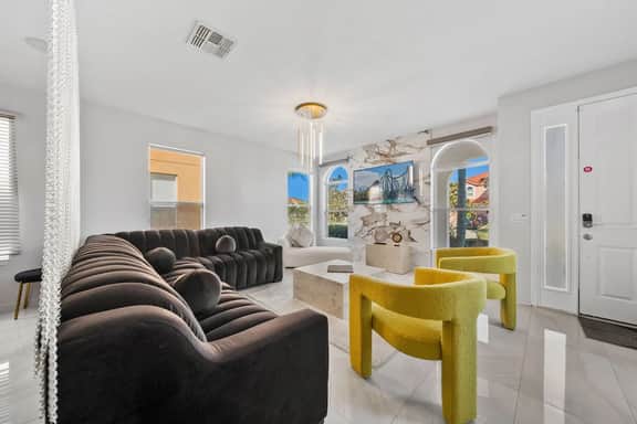 Sleeps 12 • Pvt pool & spa • Game table - Image 4