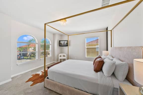 Sleeps 12 • Pvt pool & spa • Game table - Image 5