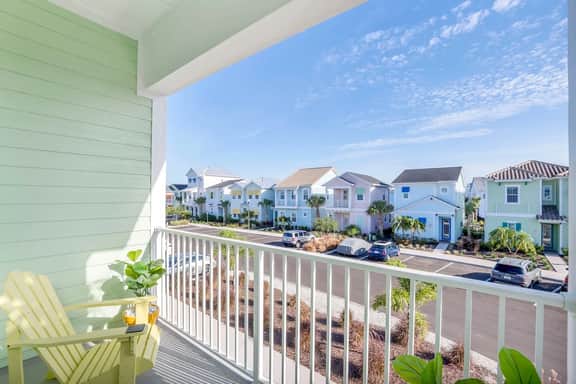 Cottage Retreat! 2BR w Pvt Pool & Balcony near WDW - Image 2