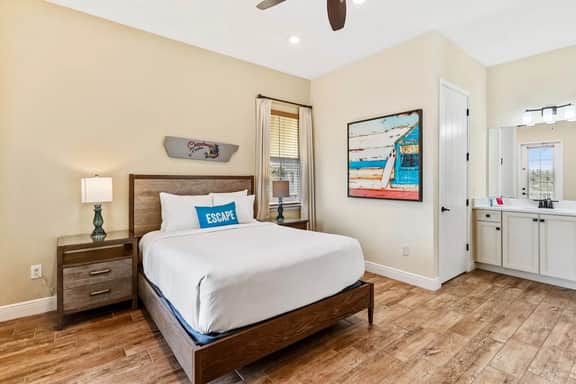 Disney near: 2BR Cottage w/ Balcony & Jacuzzi Joy - Image 3