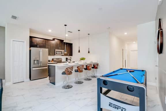 5-BR Townhouse with Pool & Theme room Near Disney - Image 5