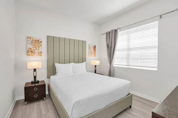 Resort Condo 3BR w Balcony, Free Parking near OCCC - Image 2