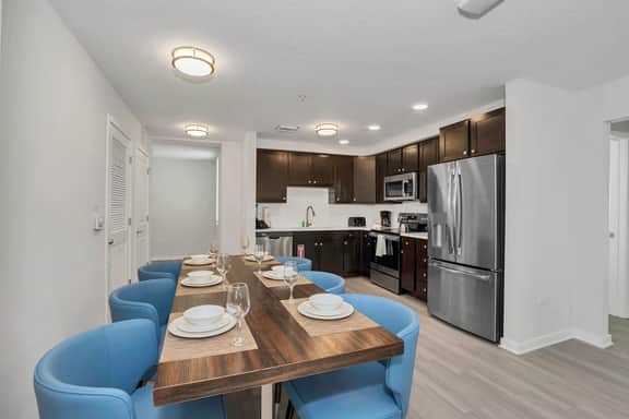Resort Condo 3BR w Balcony, Free Parking near OCCC - Image 3