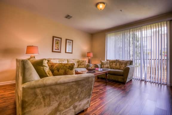 Stylish 3-Bedroom Retreat near Theme Parks Orlando - Image 4