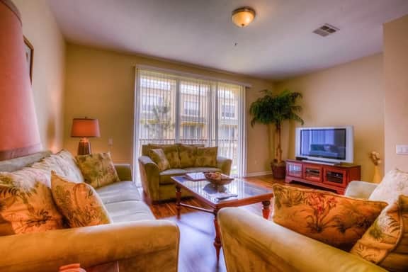 Stylish 3-Bedroom Retreat near Theme Parks Orlando - Image 2