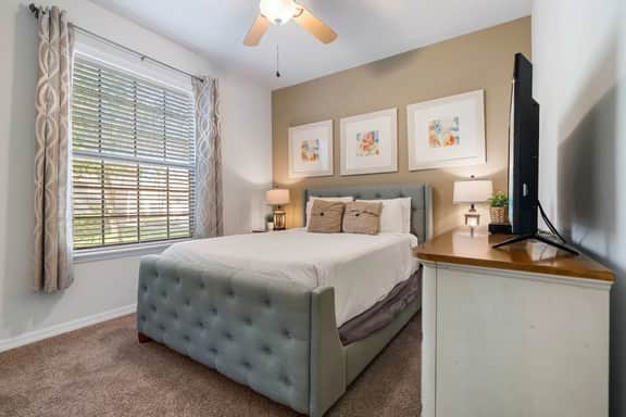 Stunning 5BR Townhouse w Pool & Theme Room - Image 5