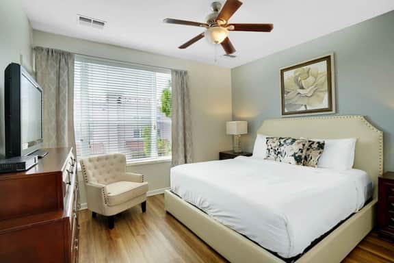 Spacious 3-BR Townhouse Near Theme Parks Orlando - Image 2
