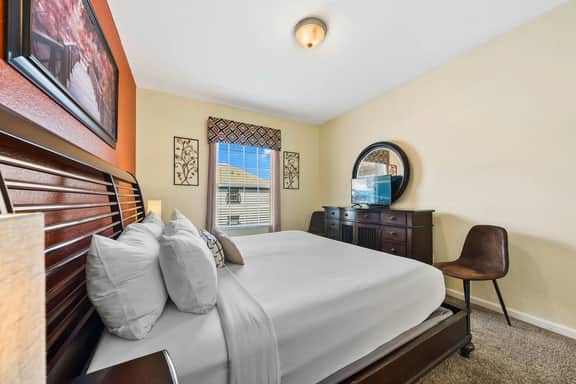Resort Condo 3BR w Balcony, Free Parking near OCCC - Image 5