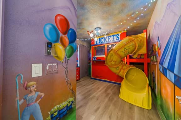 Sleeps 22•Pvt pool•Theater•Game room - Image 2