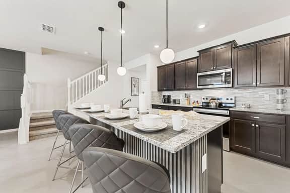 Incredible 5BR Home•Near Disney•Pvt Pool•BBQ•Wi-Fi - Image 3