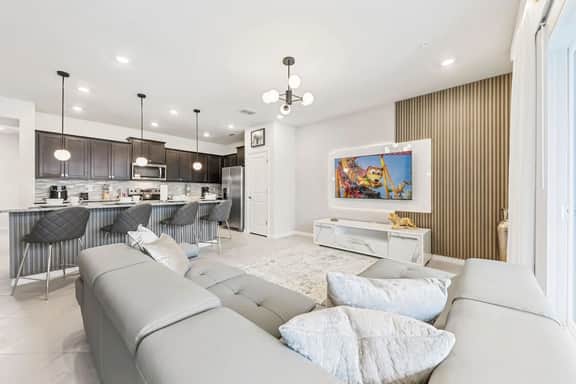 Incredible 5BR Home•Near Disney•Pvt Pool•BBQ•Wi-Fi - Image 4