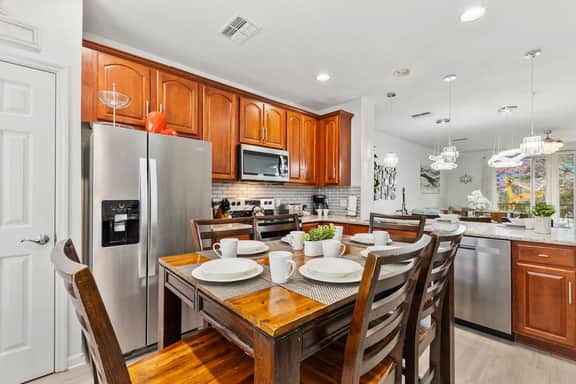 Modern 3BR Townhome near Orlando Top Attractions - Image 4