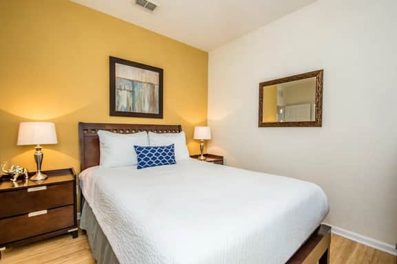 Disney near: 3BR Condo w Balcony & Parking - Image 5
