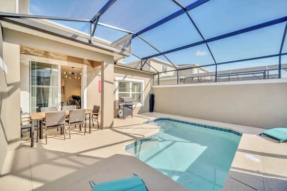 Luxe 5BR Townhouse w/ Pool & Mickey-Themed Room - Image 2
