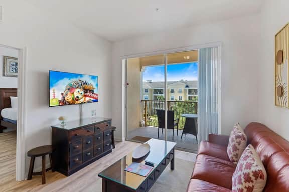 Resort Condo 3BR w Balcony & Free Parking near WDW - Image 3