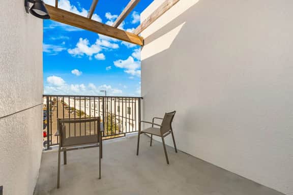 Stylish 6BR townhome w/ private pool•Near parks - Image 4