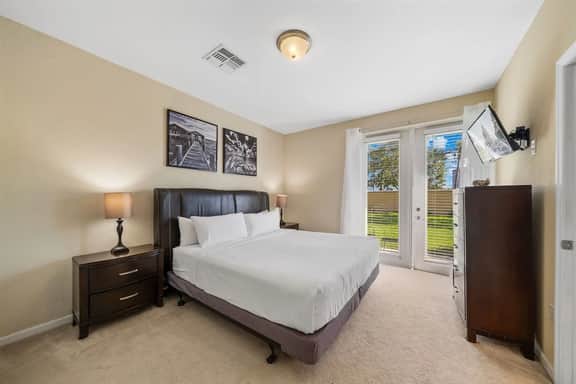 Sublime 3BR Townhome: Pool & Free Parking near WDW - Image 5