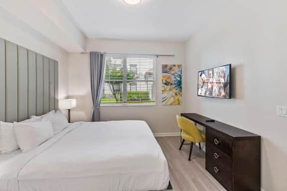 3BR Condo w/ Resort Access near OCC, Theme Parks - Image 3