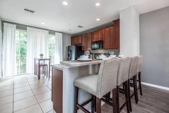 Resort Access 3BR Townhome w Free Parking near WDW - Image 3