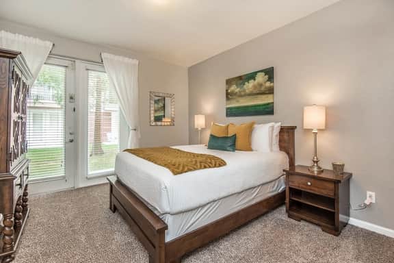 Resort Access 3BR Townhome w Free Parking near WDW - Image 2