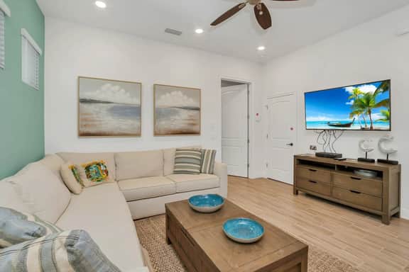 Disney near! 3BR Cottage w Patio & Free Parking - Image 4
