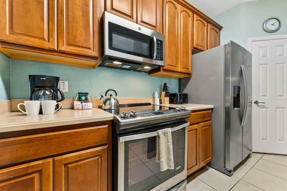 Orlando 3-Bedroom Condo w Balcony near Theme Parks - Image 3