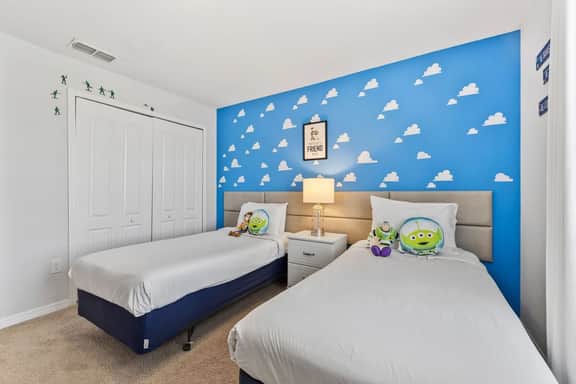 4BR Fun House! with Private Pool near Disney! - Image 4