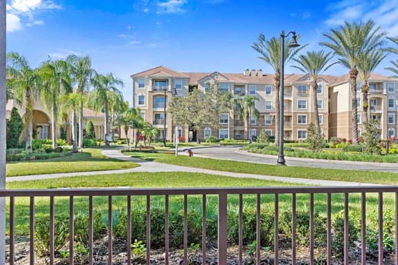 Resort Condo 3BR w Lake Access near Disney Orlando - Image 2