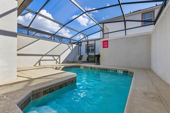 Themed 4BR Townhouse w/ Private Pool in Davenport - Image 2