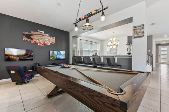 Sleeps 22•Pvt pool & spa•Game room - Image 3