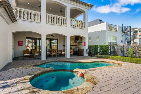 Sleeps 14 • Pvt pool & spa • Pool table - Image 2