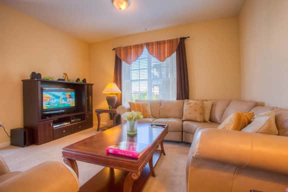 Disney near: 3BR w Balcony & Resort Access - Image 3