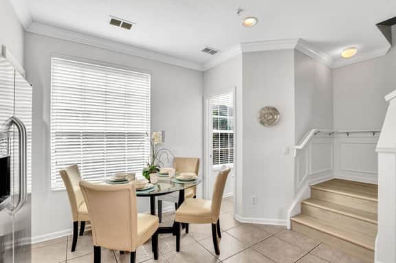 Vista Cay 3BR Townhome w Resort Pool near Parks - Image 4