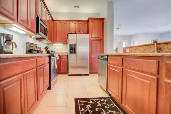 Orlando Lakeview 3-Bedroom Condo near Major Parks - Image 2